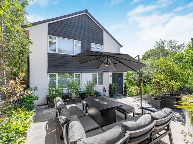 Flat for sale in Henley-on-Thames, Berrick Salome
