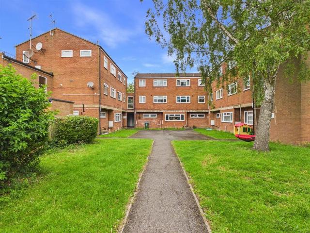 Flat for sale in Southcourt, Aylesbury