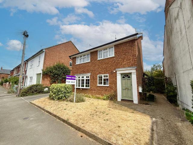Flat for sale in Lower Ascott, Buckinghamshire