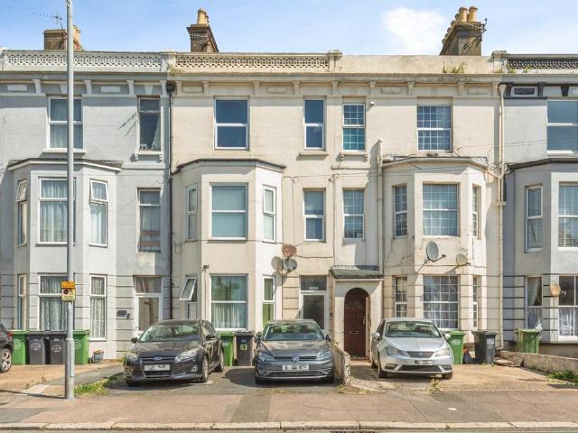Flat for sale in Broomgrove, Guestling Green