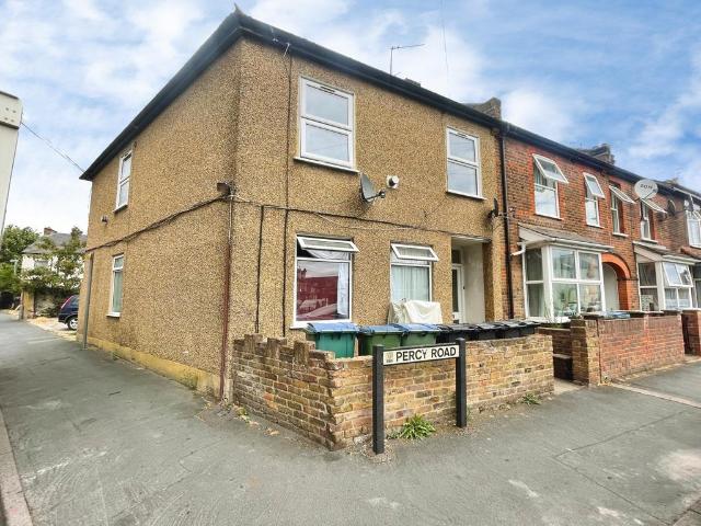 Flat for sale in North Watford, Hertfordshire
