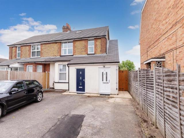 Flat for sale in Slough