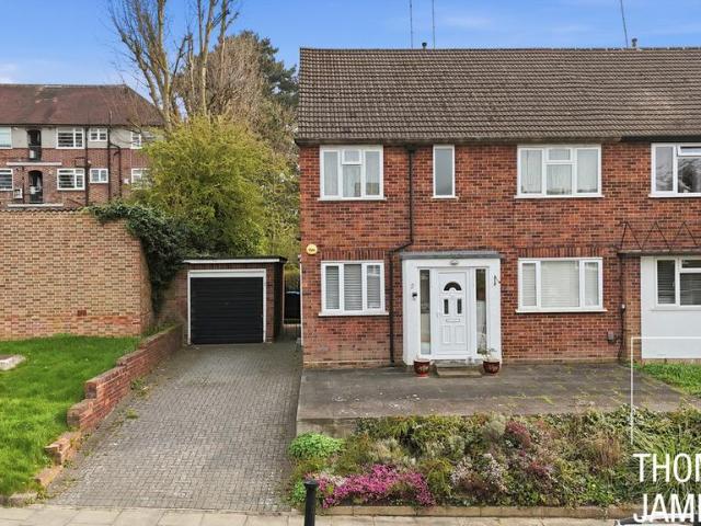 Flat for sale in Southgate, Oakwood