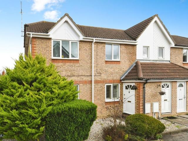 Flat for sale in Langdon Hills, Essex