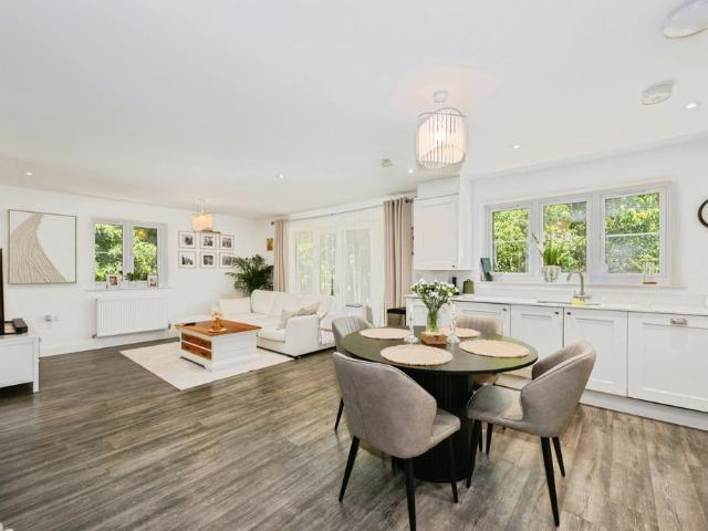 Flat for sale in Nork, Red Hill
