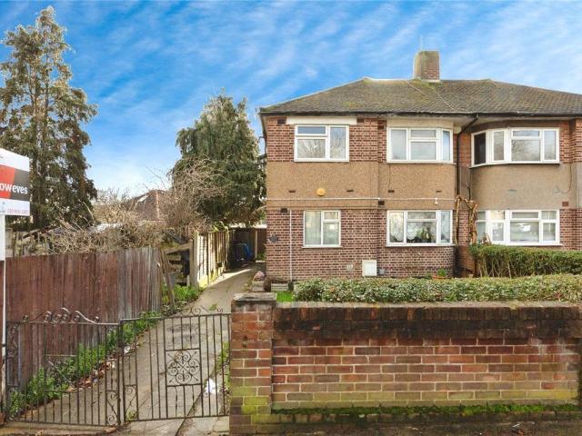 Flat for sale in Fairlop, Greater London