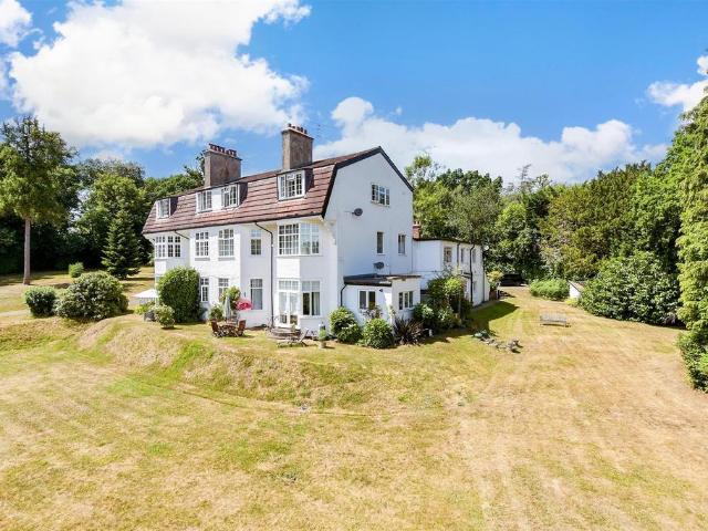 Flat for sale in Caterham on the Hill, Hillview