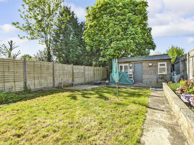 Flat for sale in Red Hill, Surrey