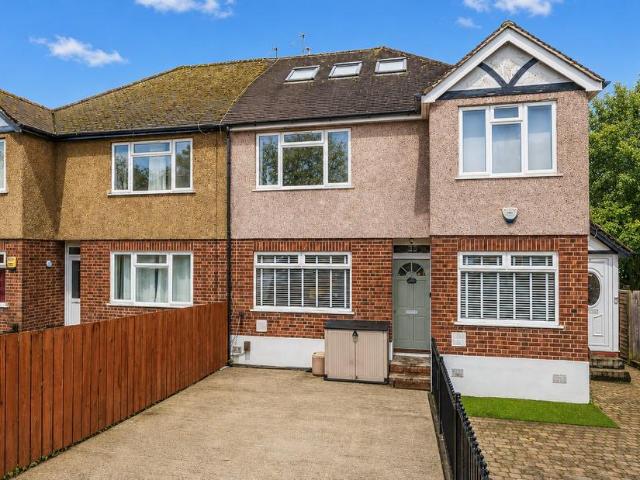 Flat for sale in Northwood, Greater London