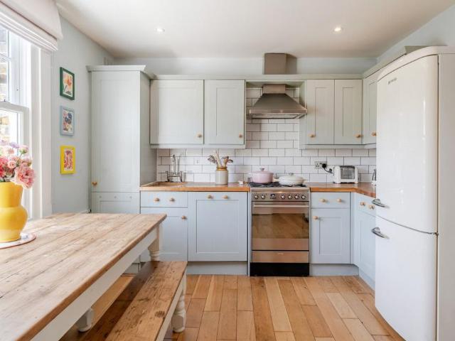 Flat for sale in Clapham Junction, Greater London