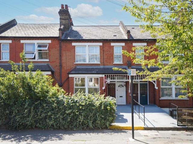 Flat for sale in West Norwood, Greater London
