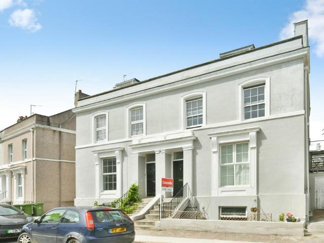 Flat for sale in Mount Wise