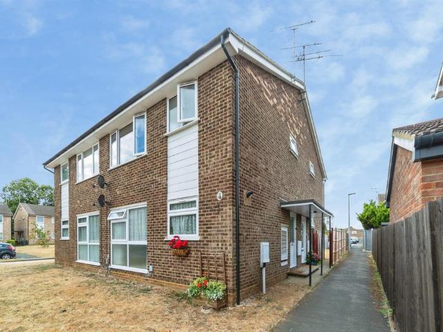 Flat for sale in Broadwater, Shephall