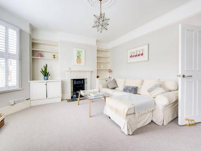 Flat for sale in Fulham, Greater London