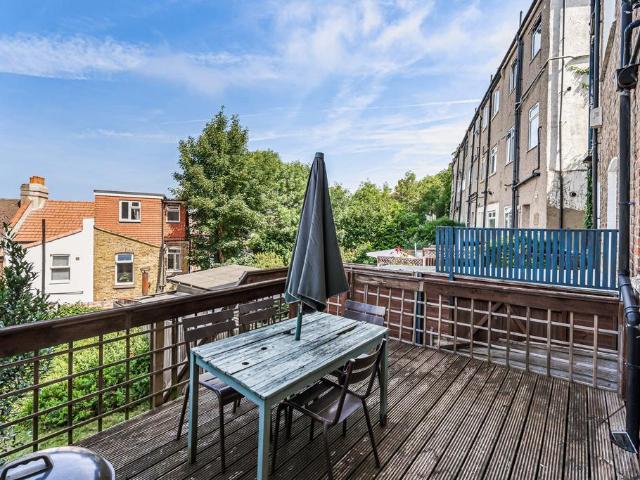 Flat for sale in London Borough of Croydon, Thornton Heath