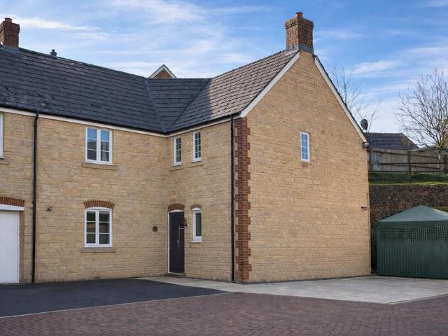 Flat for sale in Dursley, School House