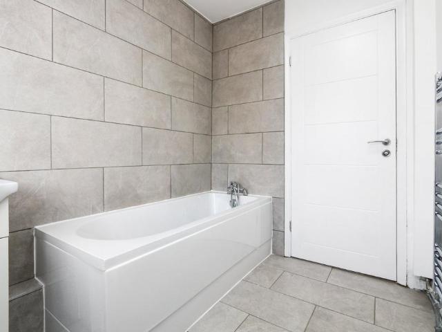 Flat for sale in Bromley Common, Greater London