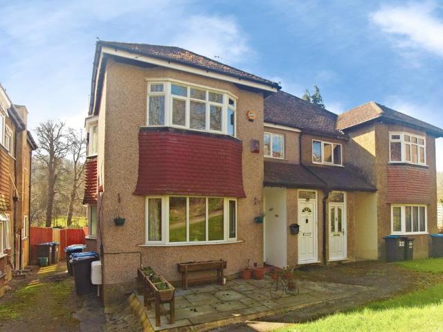 Flat for sale in Hillview, Surrey