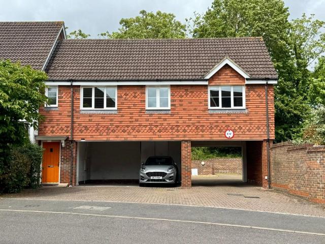 Flat for sale in The Butts, Kent