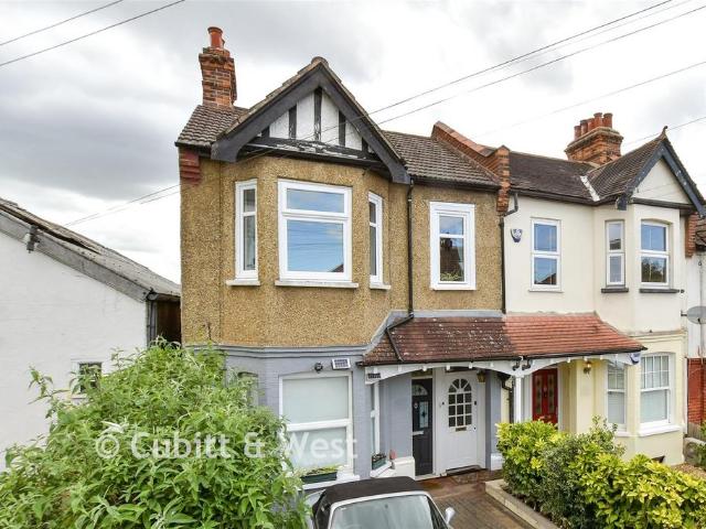 Flat for sale in The Wrythe, Greater London