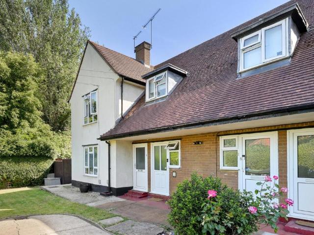 Flat for sale in Lower Nazeing, Epping Forest
