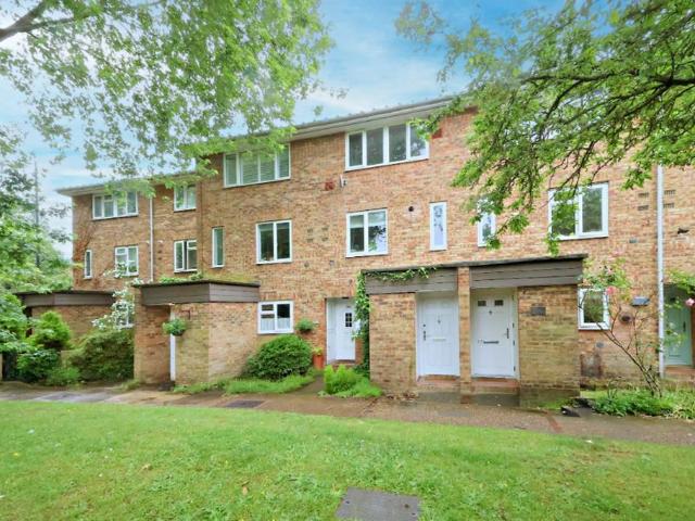 Flat for sale in London Borough of Croydon, Addiscombe