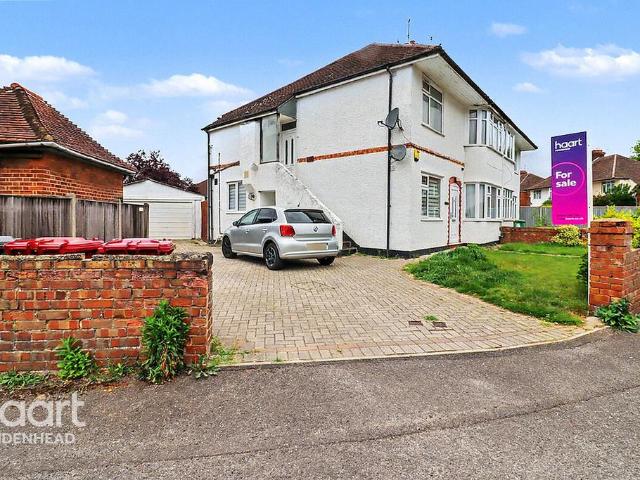 Flat for sale in Slough