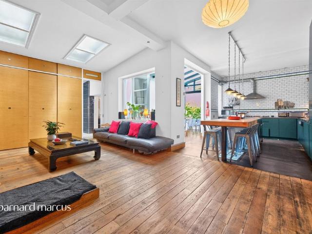Flat for sale in Kennington, Greater London