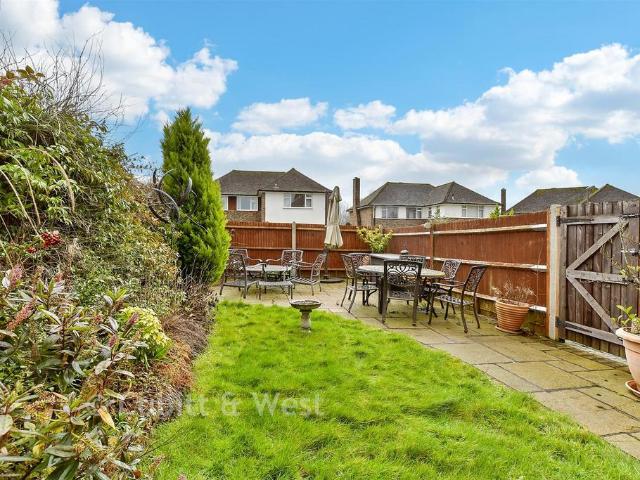 Flat for sale in Red Hill, Surrey