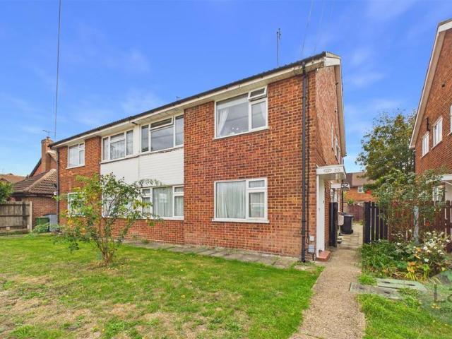 Flat for sale in Cheshunt, Broxbourne