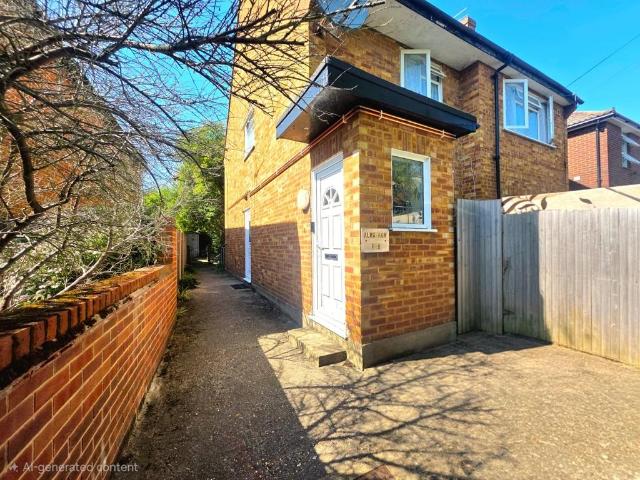 Flat for sale in Harrow Weald, Greater London