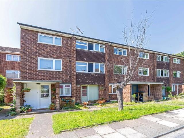 Flat for sale in London Borough of Richmond upon Thames, Greater London