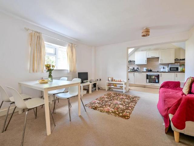 Flat for sale in Westborough, Surrey