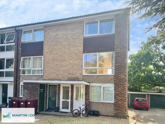 Flat for sale in Whitley, Reading