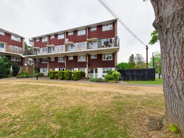 Flat for sale in Bolton Low Houses, Hampshire