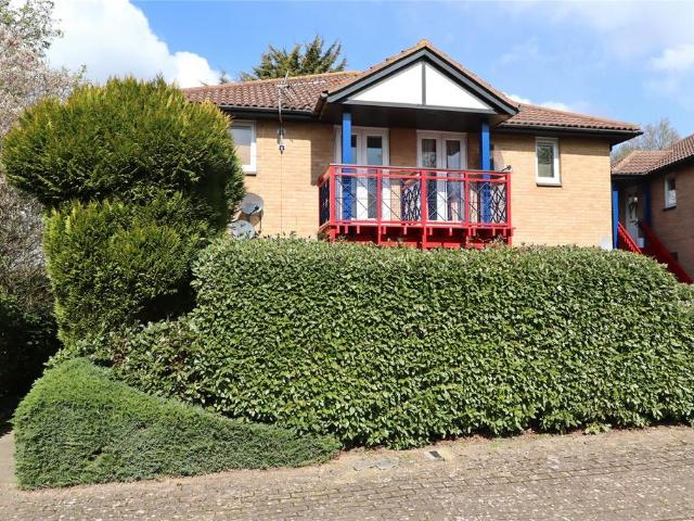 Flat for sale in Monkston Park, Milton Keynes