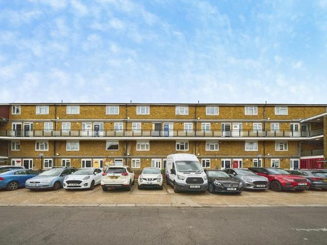 Flat for sale in Forest Gate, Greater London