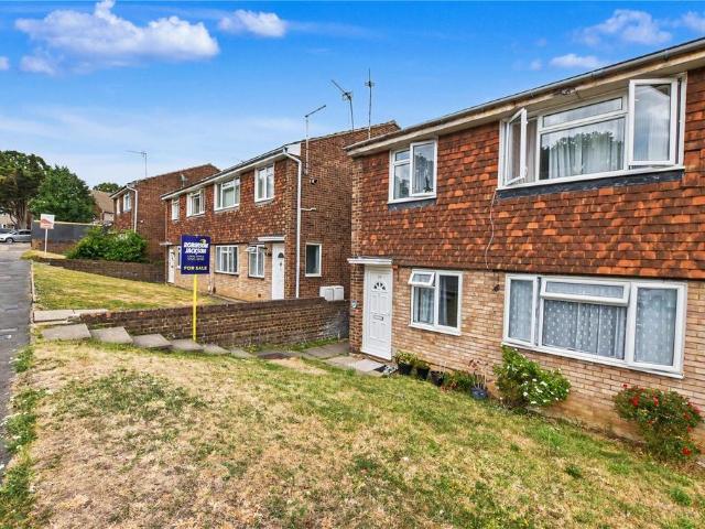 Flat for sale in Barnehurst, Greater London