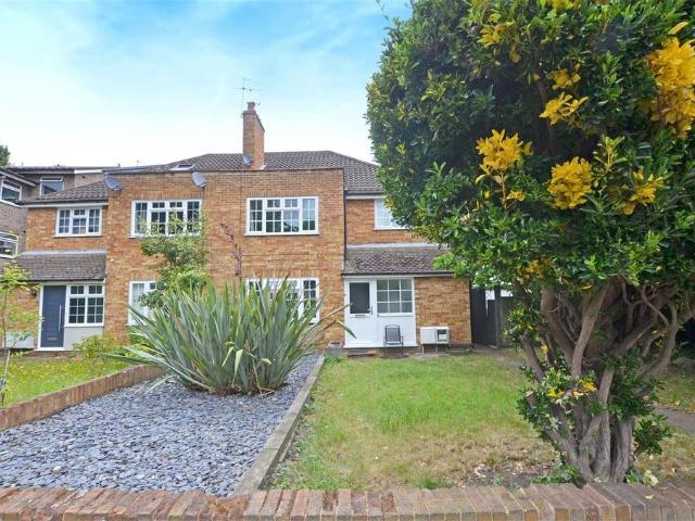 Flat for sale in Strawberry Hill, Greater London
