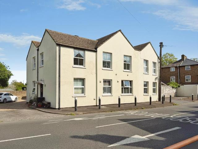 Flat for sale in Old Windsor