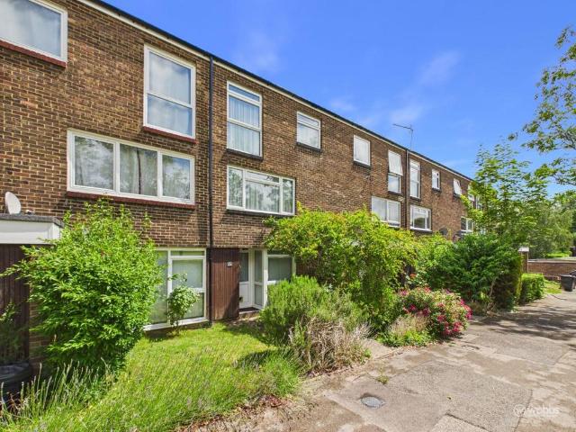 Flat for sale in London Borough of Croydon, Forestdale