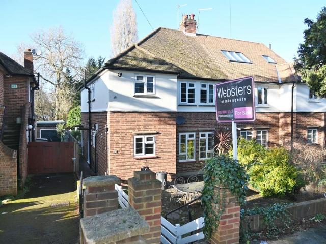Flat for sale in Whitton, Greater London
