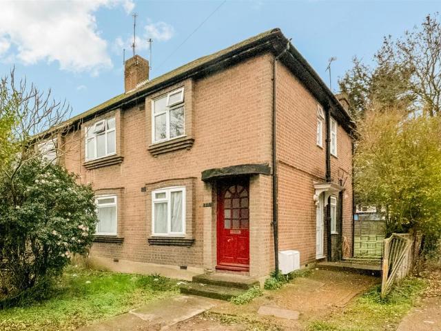 Flat for sale in London Borough of Ealing, Greenford
