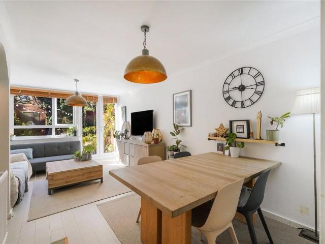 Flat for sale in Barnsbury, Greater London