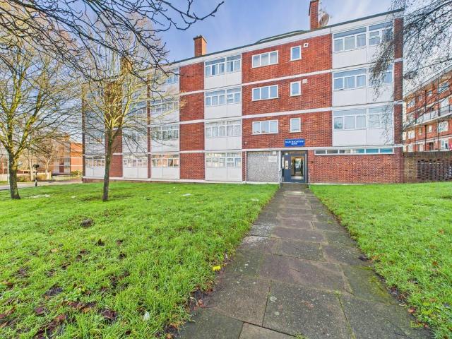 Flat for sale in Belvedere, Greater London