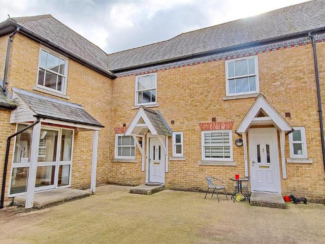 Flat for sale in Kings Hill, Colliers End