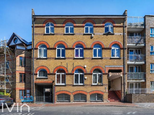 Flat for sale in London Borough of Croydon, Greater London