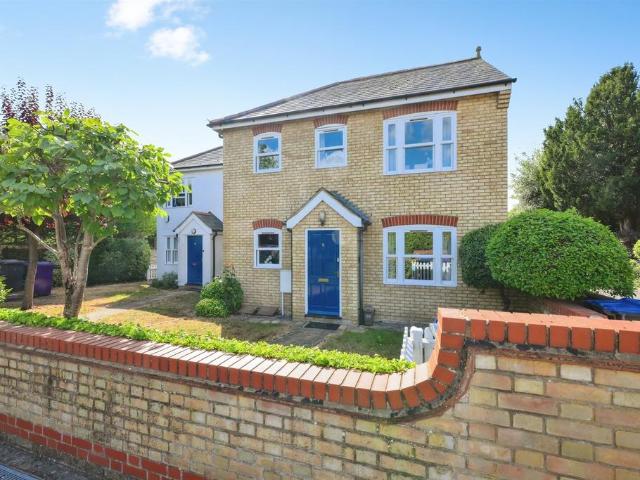 Flat for sale in Royston, North Hertfordshire