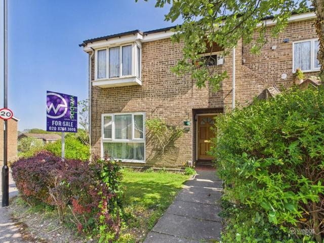 Flat for sale in London Borough of Croydon, Forestdale