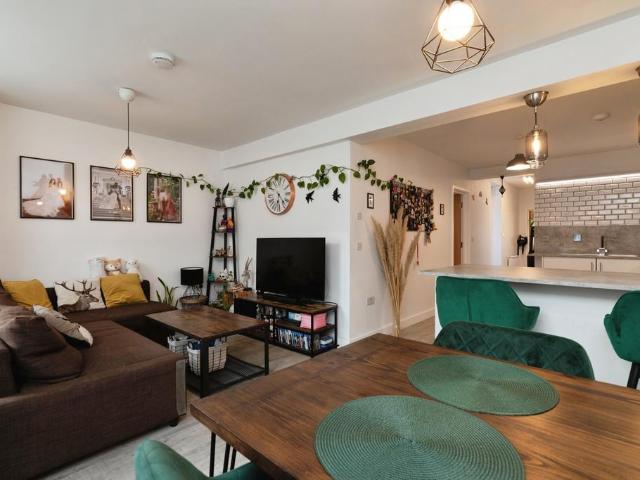 Flat for sale in London Borough of Waltham Forest, Greater London